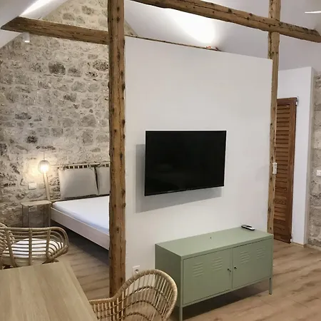 Historic Stone Loft - Zf