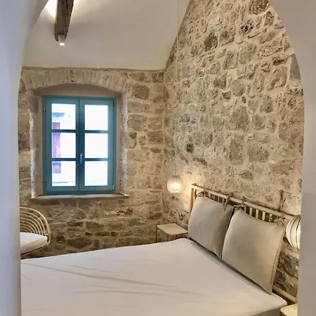 Historic Stone Loft - Zf Apartment