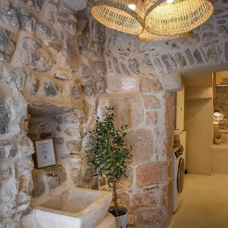 Historic Stone Loft - Zf Apartment