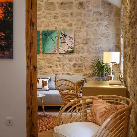 Historic Stone Loft - Zf Apartment *