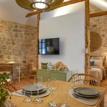 Historic Stone Loft - Zf Apartment