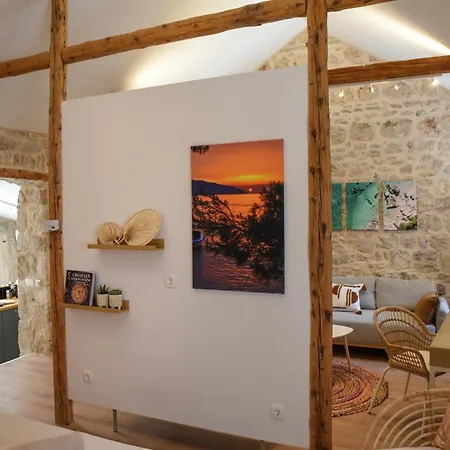 Apartment Historic Stone Loft - Zf